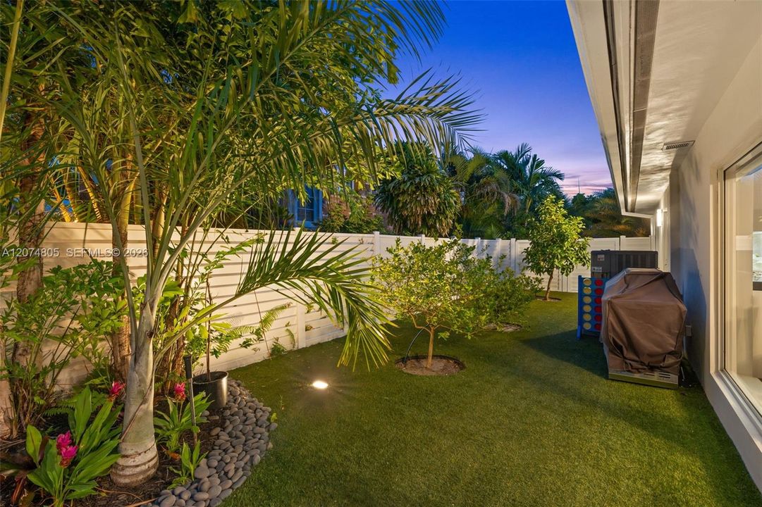 For Sale: $3,390,000 (3 beds, 2 baths, 2390 Square Feet)