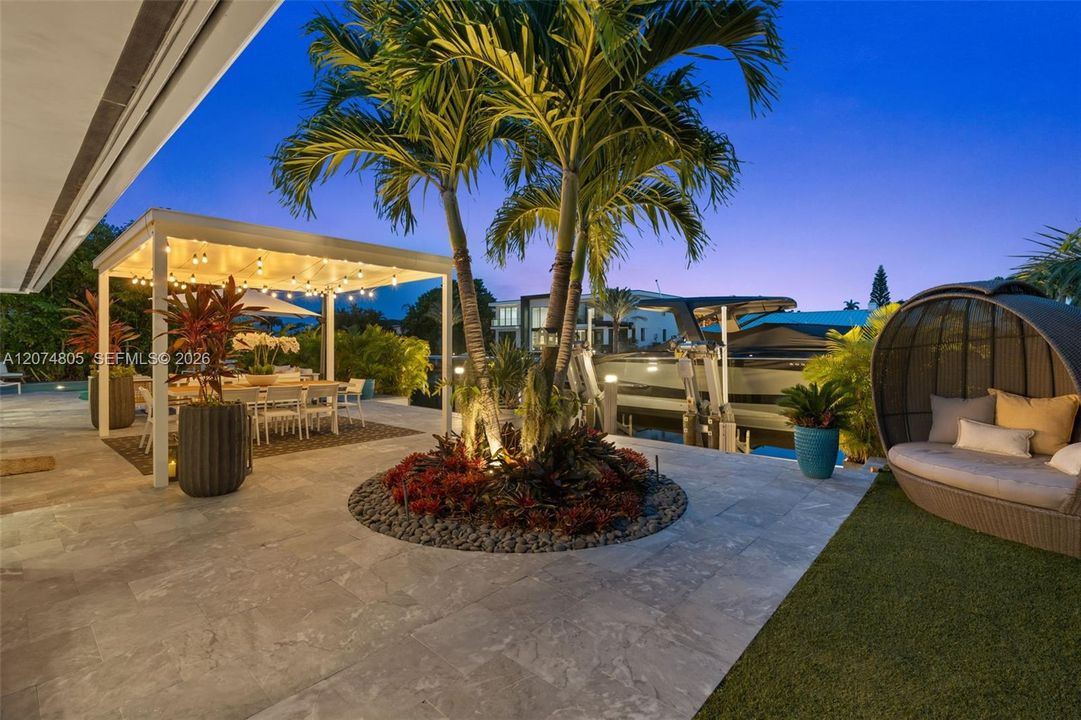 For Sale: $3,390,000 (3 beds, 2 baths, 2390 Square Feet)