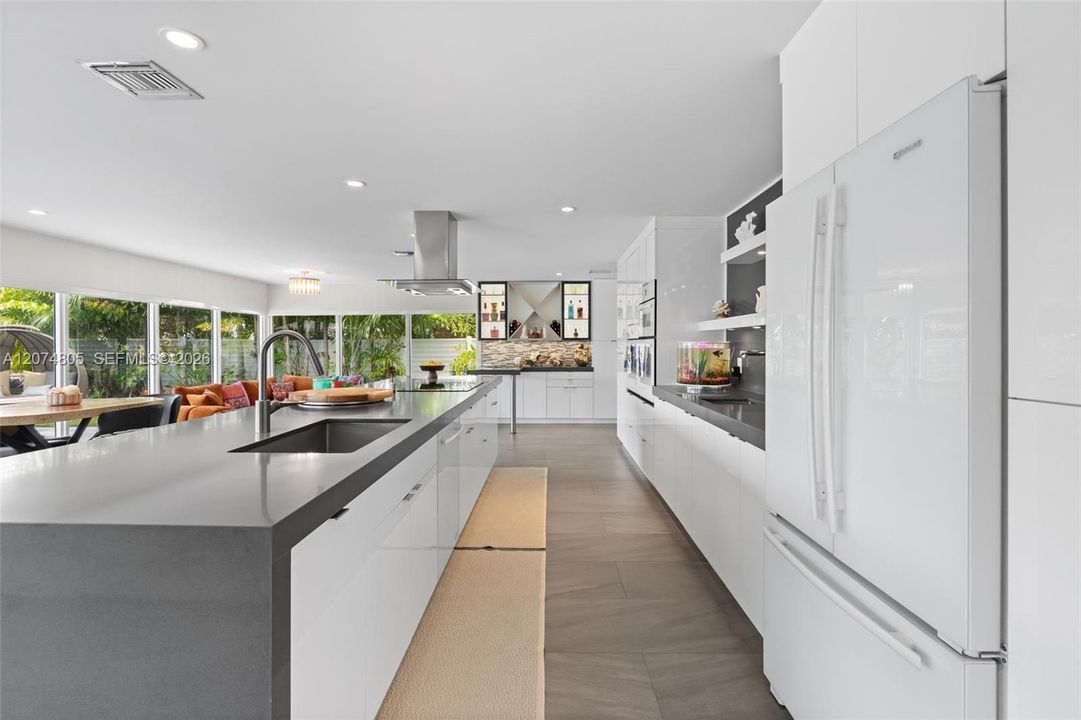 For Sale: $3,390,000 (3 beds, 2 baths, 2390 Square Feet)