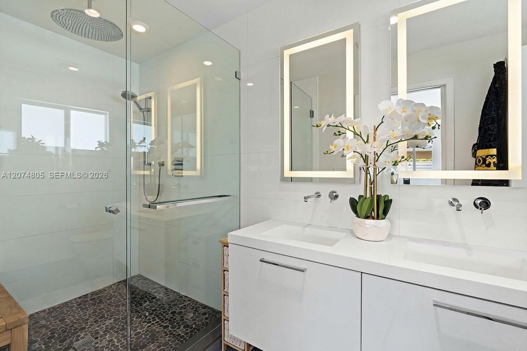 For Sale: $3,390,000 (3 beds, 2 baths, 2390 Square Feet)