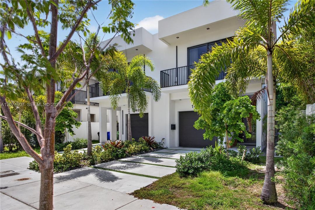 En Venta: $1,795,000 (3 camas, 3 baños, 2512 Pies cuadrados)