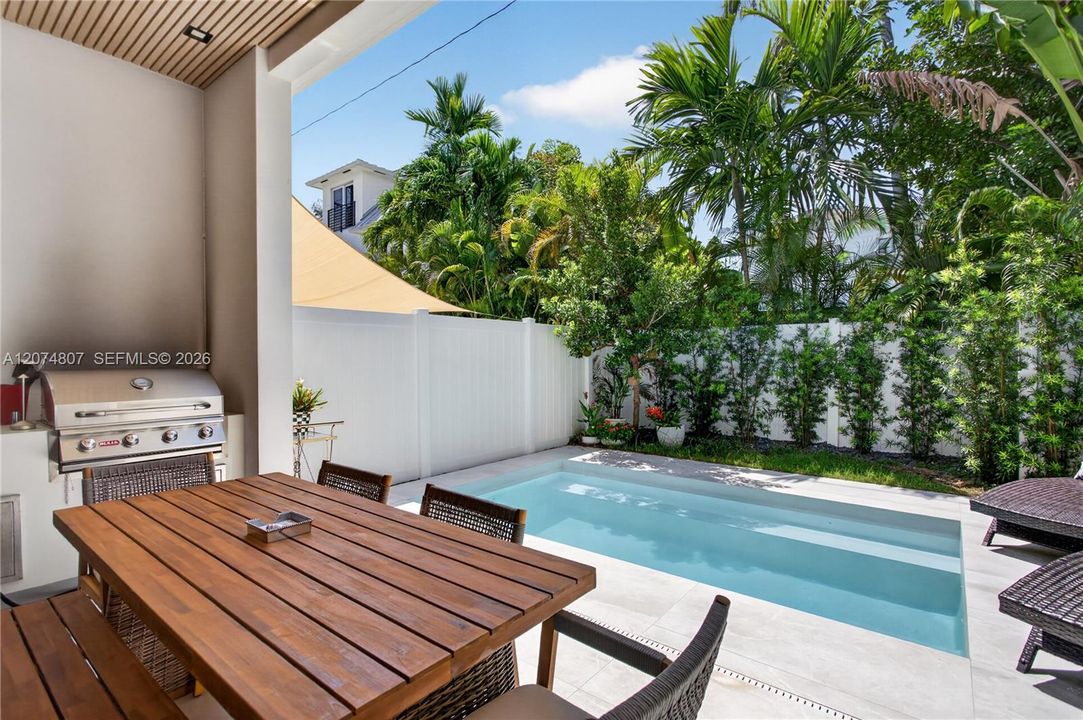 En Venta: $1,795,000 (3 camas, 3 baños, 2512 Pies cuadrados)