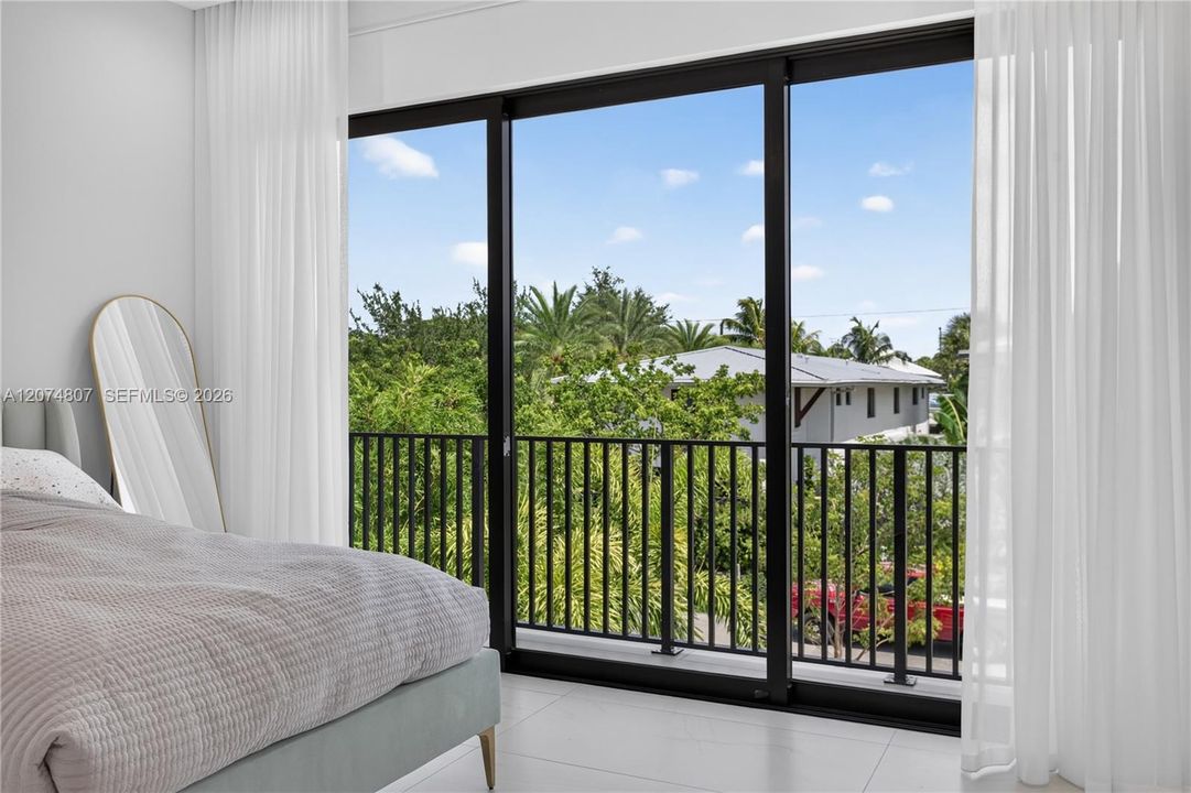 En Venta: $1,795,000 (3 camas, 3 baños, 2512 Pies cuadrados)