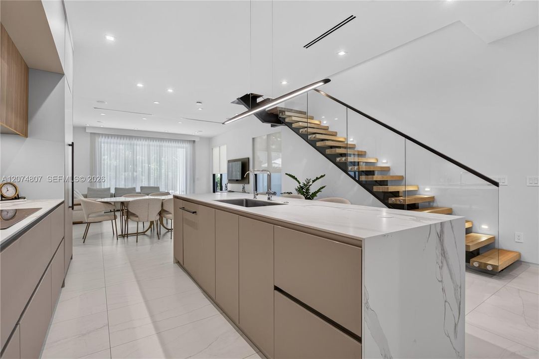 En Venta: $1,795,000 (3 camas, 3 baños, 2512 Pies cuadrados)