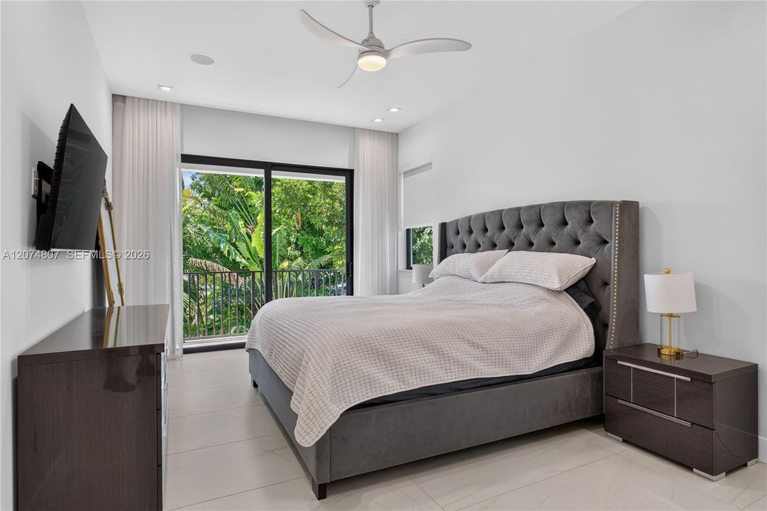 En Venta: $1,795,000 (3 camas, 3 baños, 2512 Pies cuadrados)