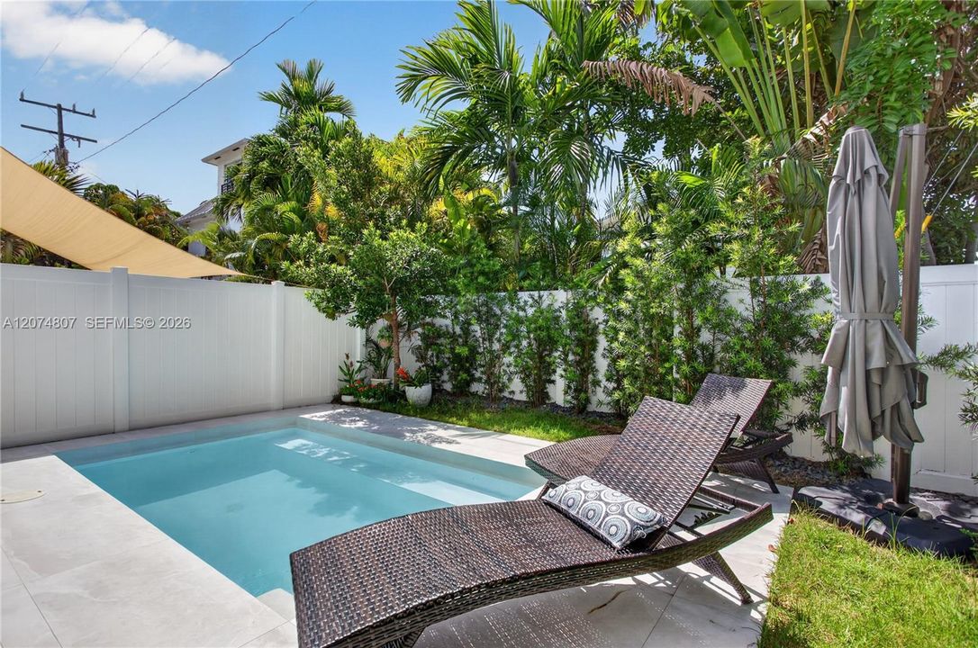 En Venta: $1,795,000 (3 camas, 3 baños, 2512 Pies cuadrados)