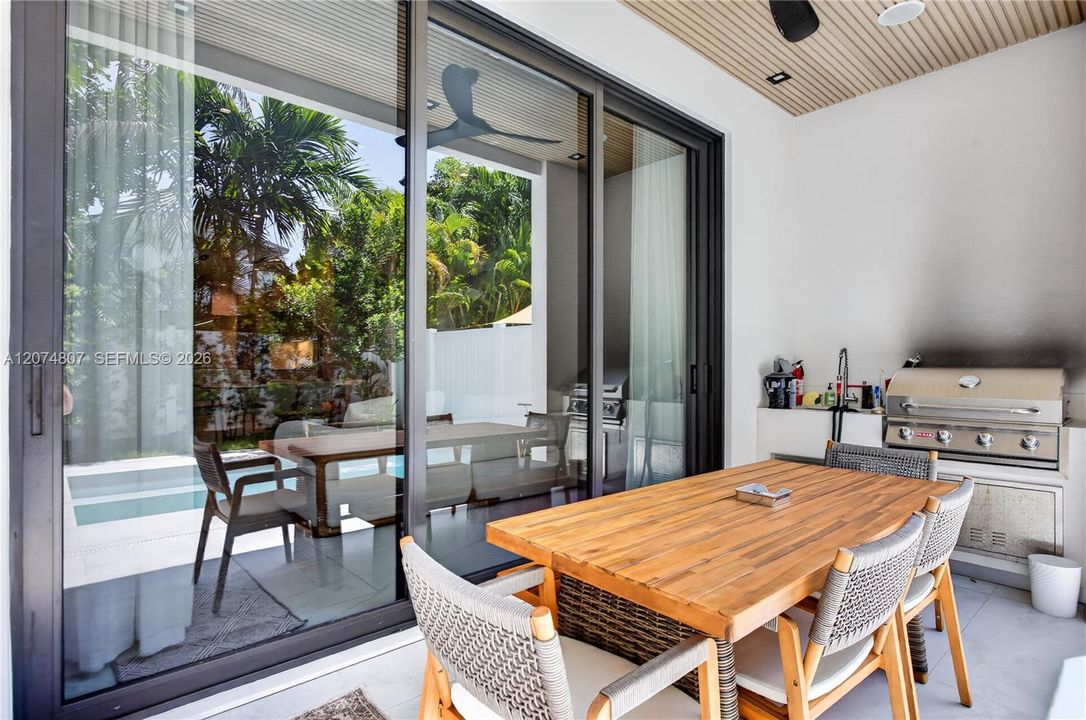 En Venta: $1,795,000 (3 camas, 3 baños, 2512 Pies cuadrados)