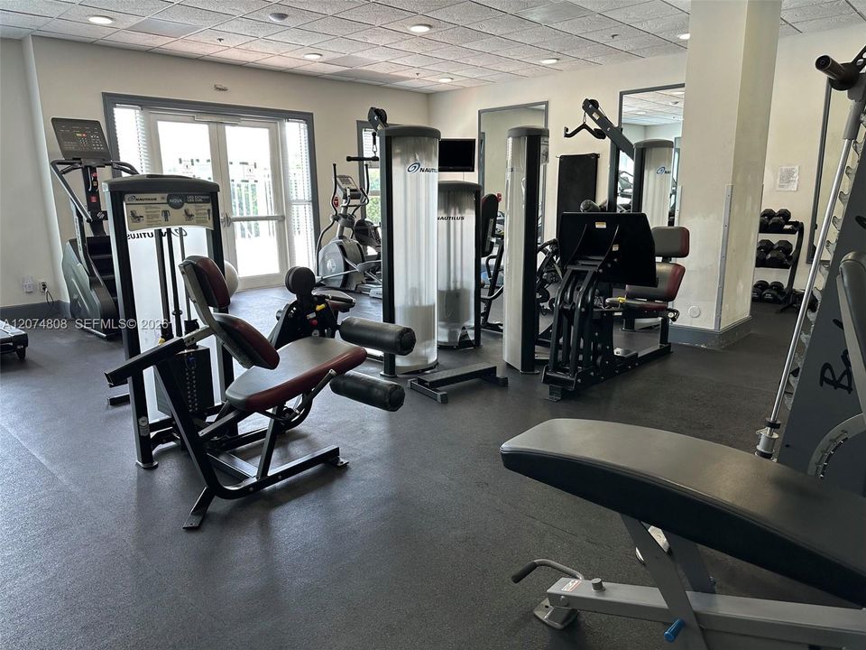 For Rent: $3,275 (2 beds, 2 baths, 1027 Square Feet)