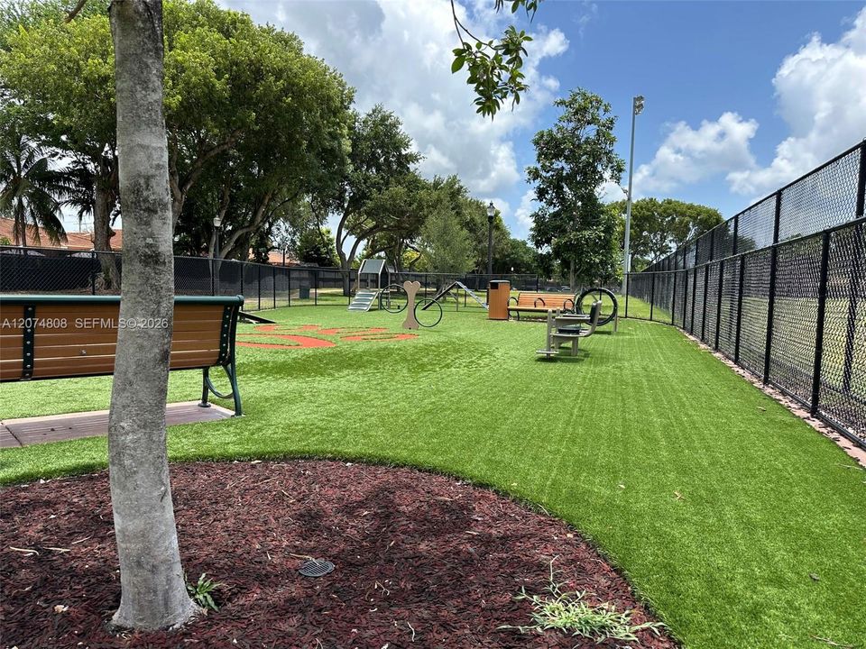 For Rent: $3,275 (2 beds, 2 baths, 1027 Square Feet)