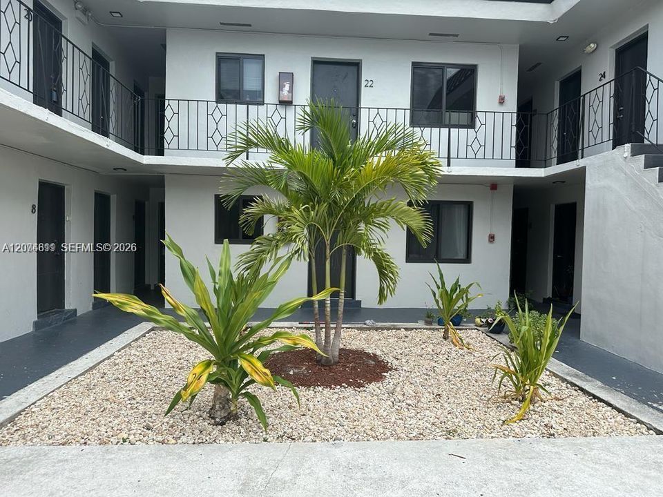 For Rent: $2,200 (2 beds, 1 baths, 750 Square Feet)