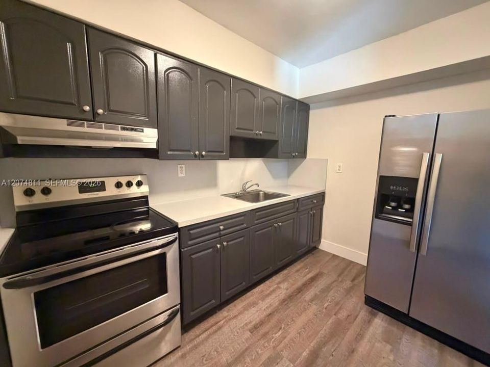 For Rent: $2,200 (2 beds, 1 baths, 750 Square Feet)