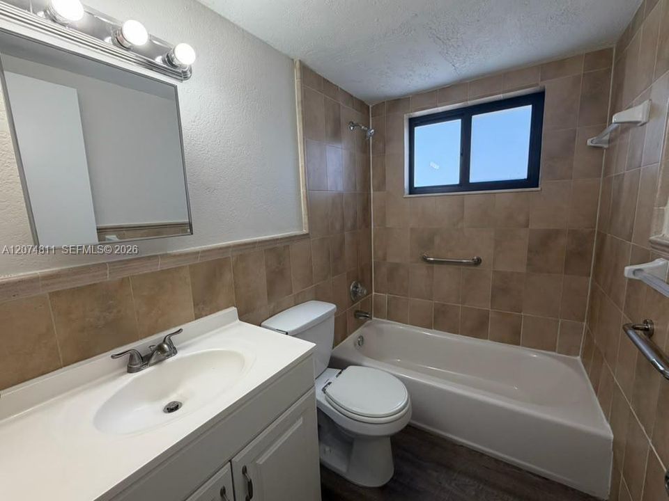 For Rent: $2,200 (2 beds, 1 baths, 750 Square Feet)