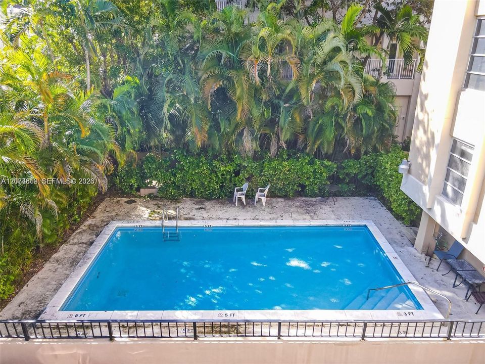 For Rent: $3,000 (1 beds, 1 baths, 885 Square Feet)