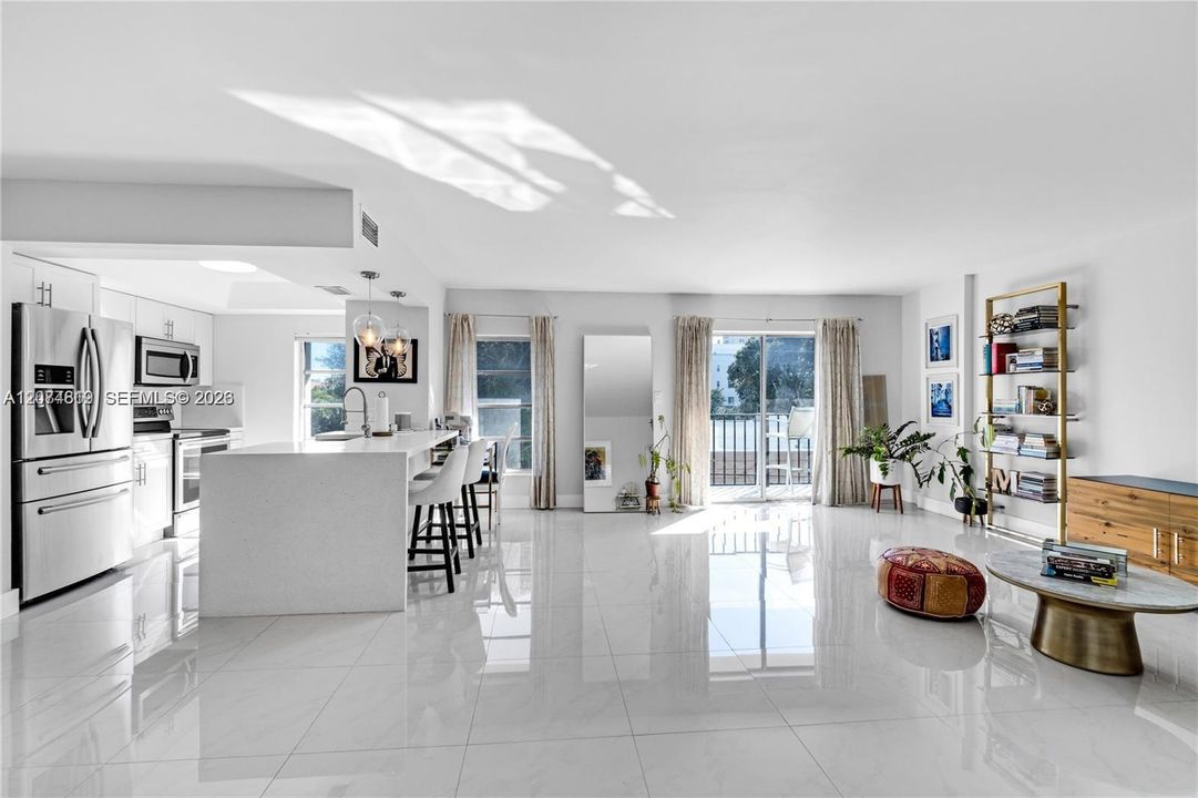 For Rent: $3,000 (1 beds, 1 baths, 885 Square Feet)