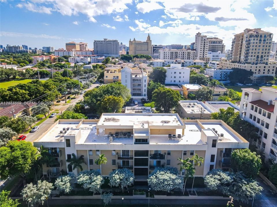 For Rent: $3,000 (1 beds, 1 baths, 885 Square Feet)