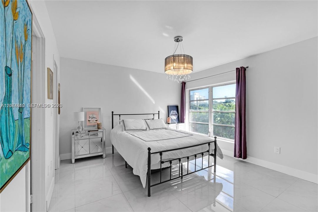 For Rent: $3,000 (1 beds, 1 baths, 885 Square Feet)