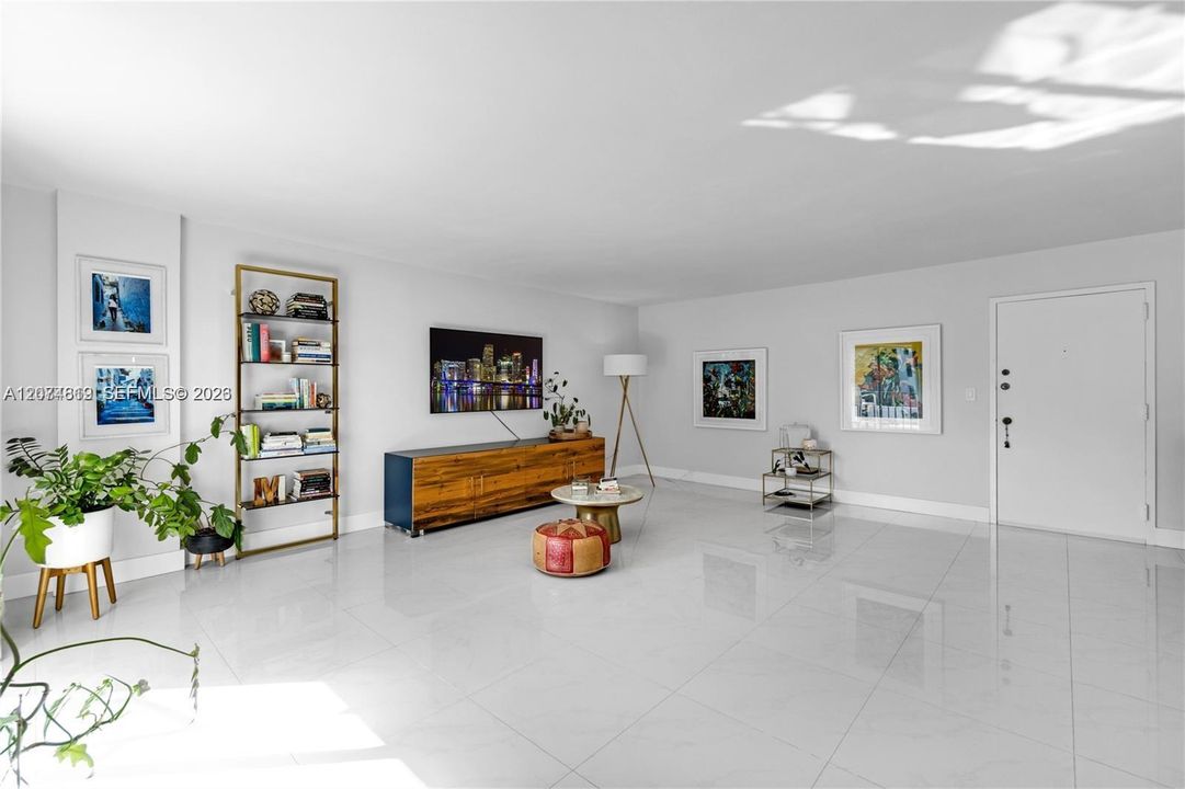 For Rent: $3,000 (1 beds, 1 baths, 885 Square Feet)