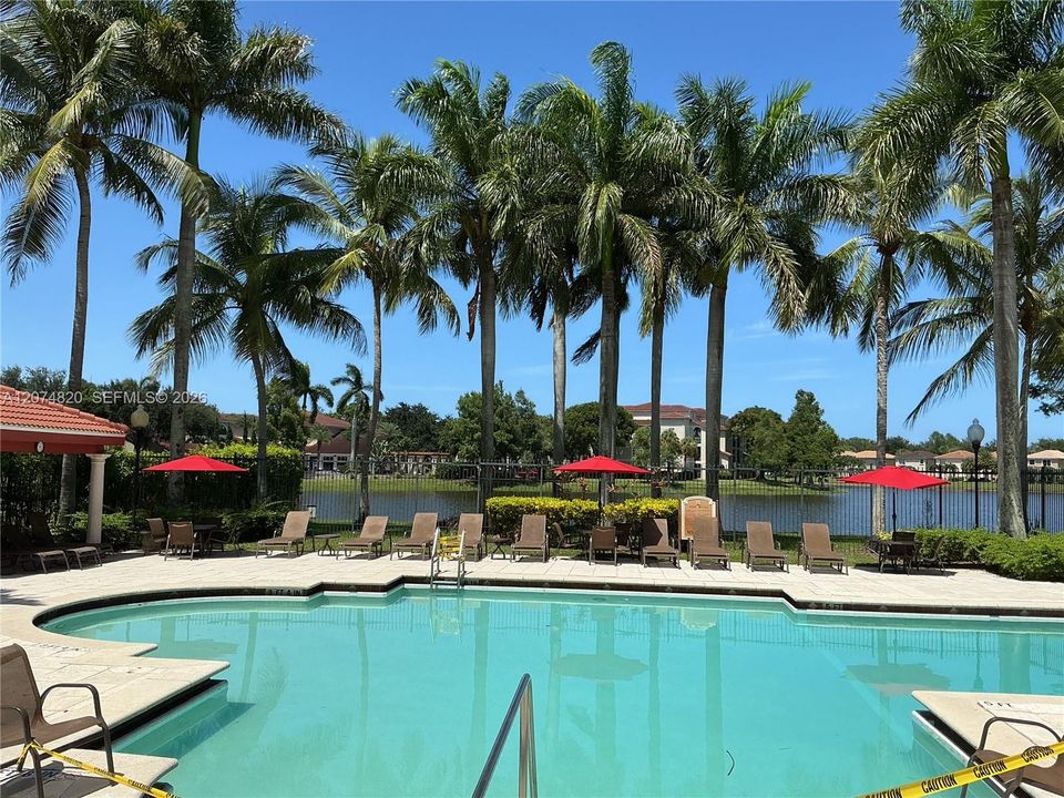 For Rent: $2,300 (2 beds, 2 baths, 1060 Square Feet)