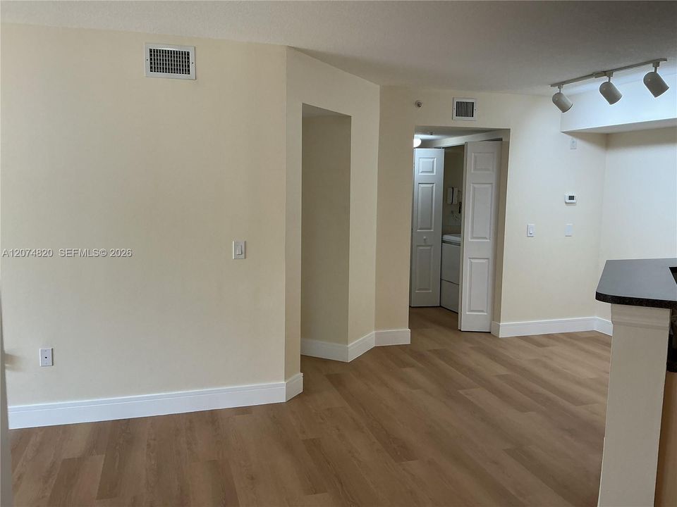 For Rent: $2,300 (2 beds, 2 baths, 1060 Square Feet)