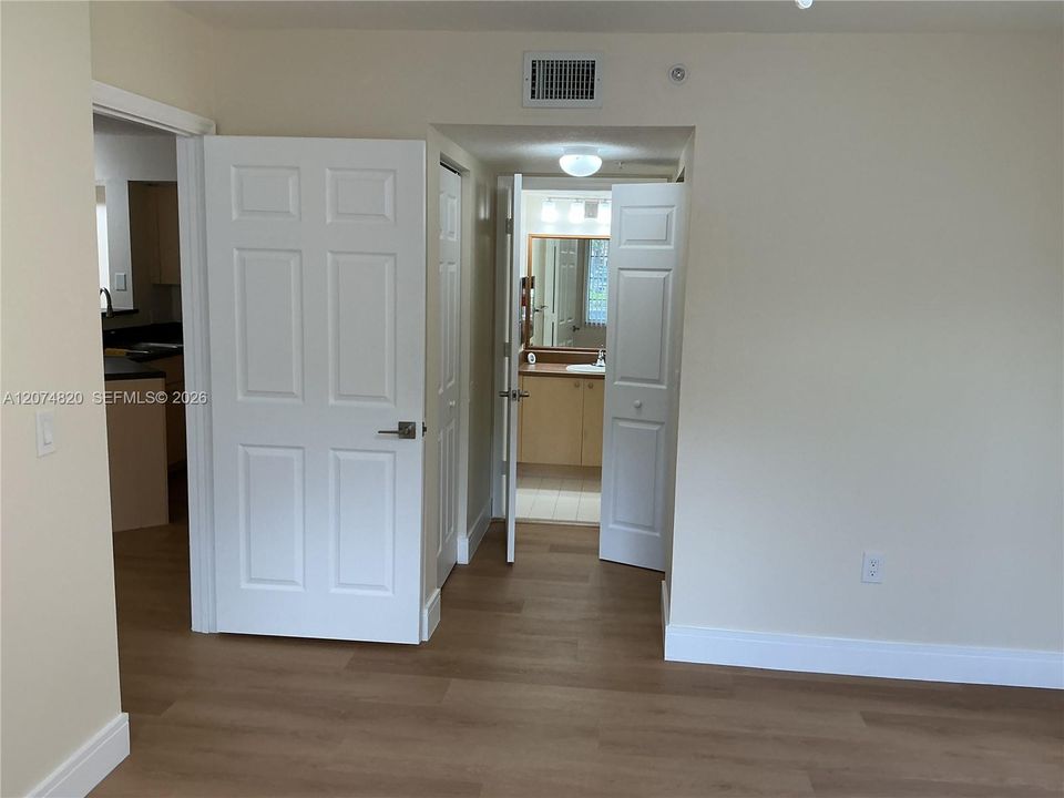 For Rent: $2,300 (2 beds, 2 baths, 1060 Square Feet)