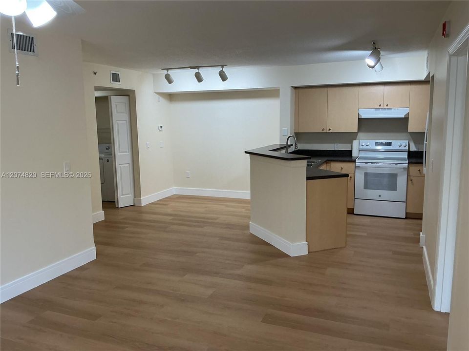 For Rent: $2,300 (2 beds, 2 baths, 1060 Square Feet)