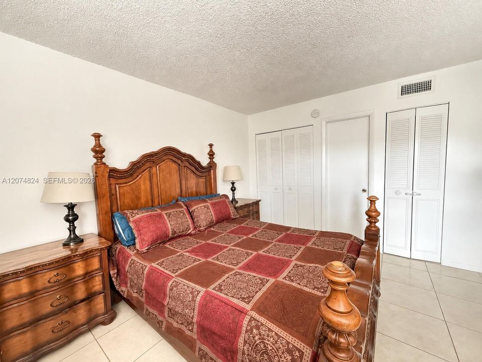 For Sale: $229,000 (2 beds, 2 baths, 782 Square Feet)