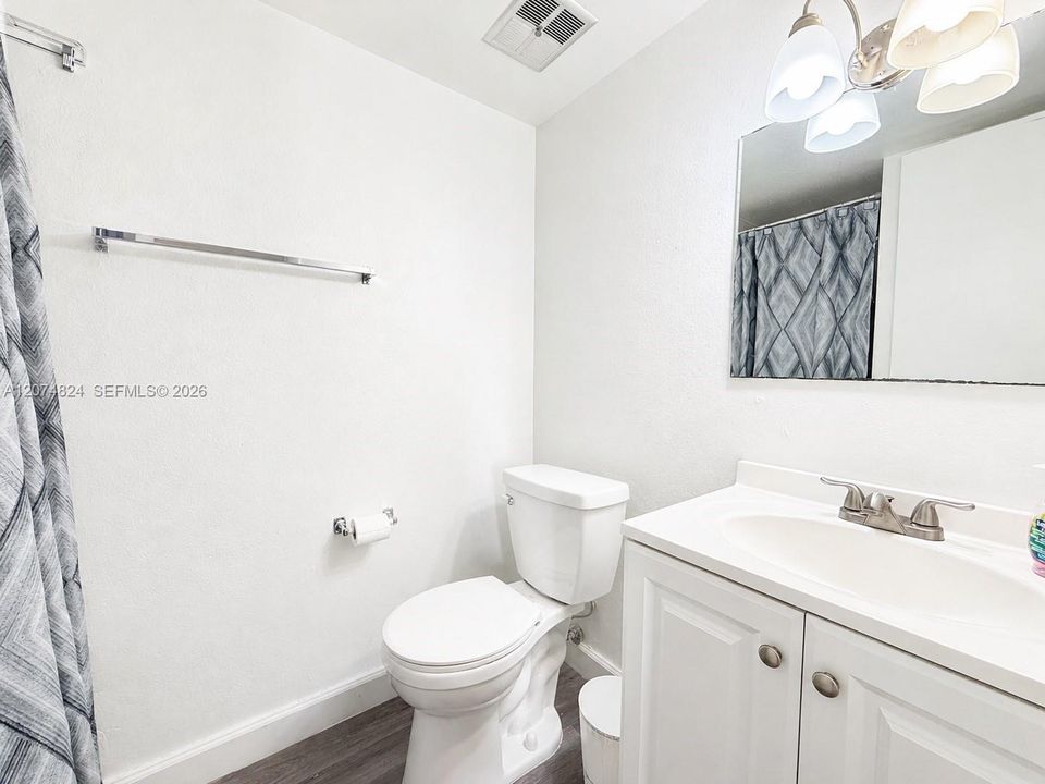 For Sale: $229,000 (2 beds, 2 baths, 782 Square Feet)