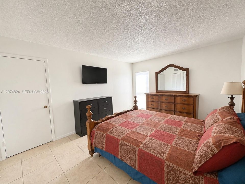 For Sale: $229,000 (2 beds, 2 baths, 782 Square Feet)