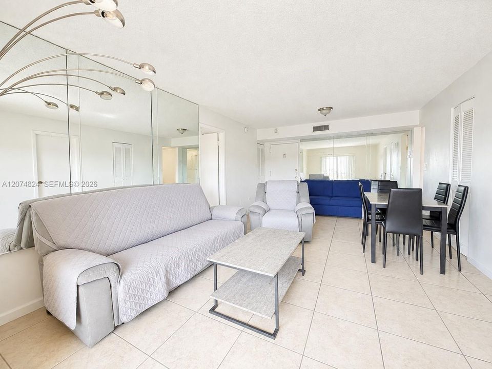 For Sale: $229,000 (2 beds, 2 baths, 782 Square Feet)