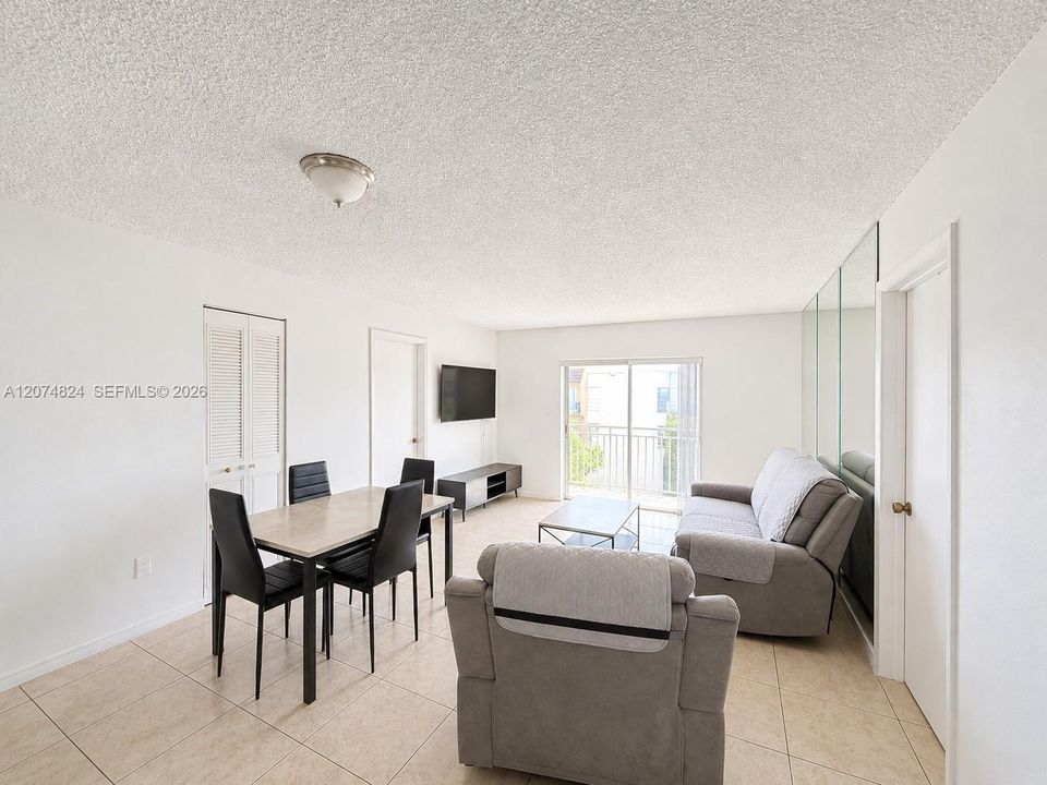 For Sale: $229,000 (2 beds, 2 baths, 782 Square Feet)