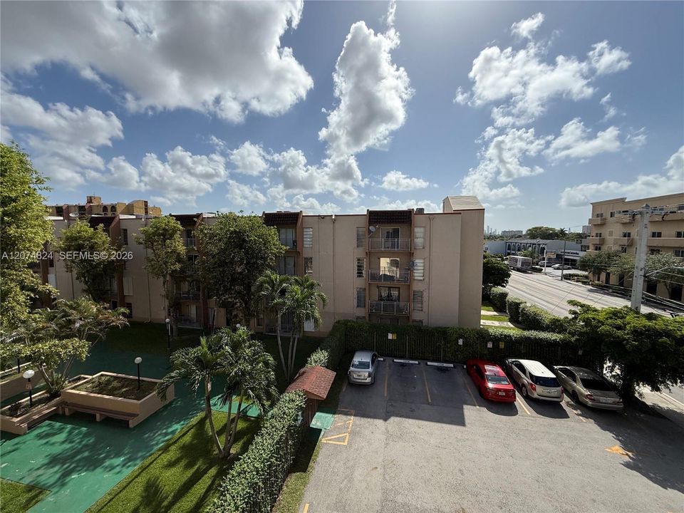 For Sale: $229,000 (2 beds, 2 baths, 782 Square Feet)