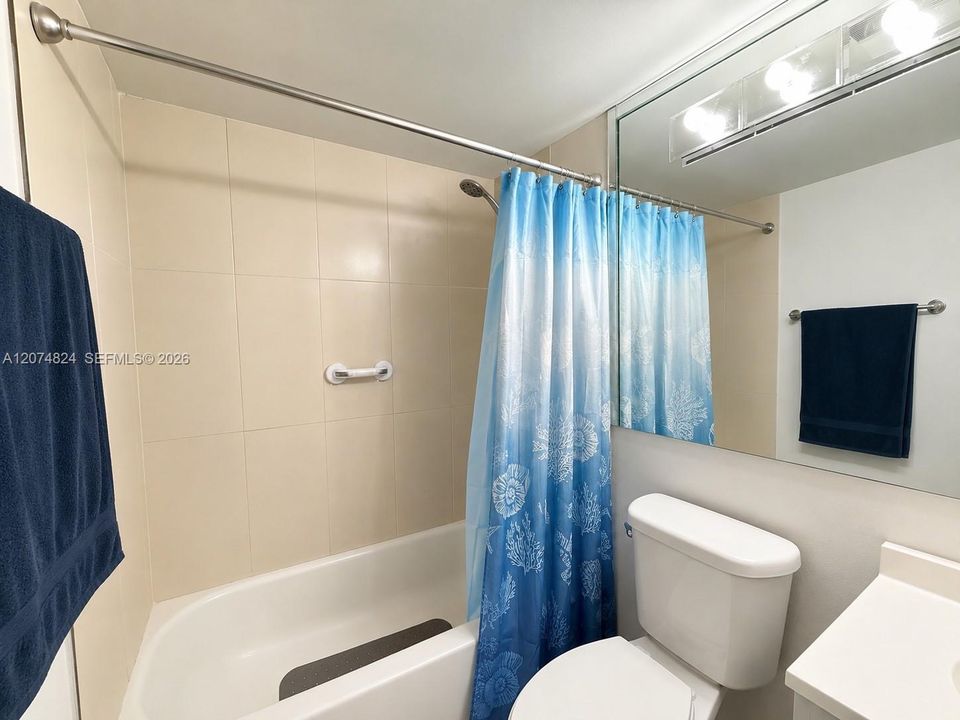 For Sale: $229,000 (2 beds, 2 baths, 782 Square Feet)