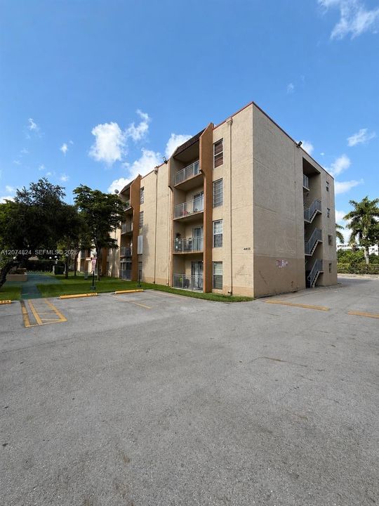 For Sale: $229,000 (2 beds, 2 baths, 782 Square Feet)