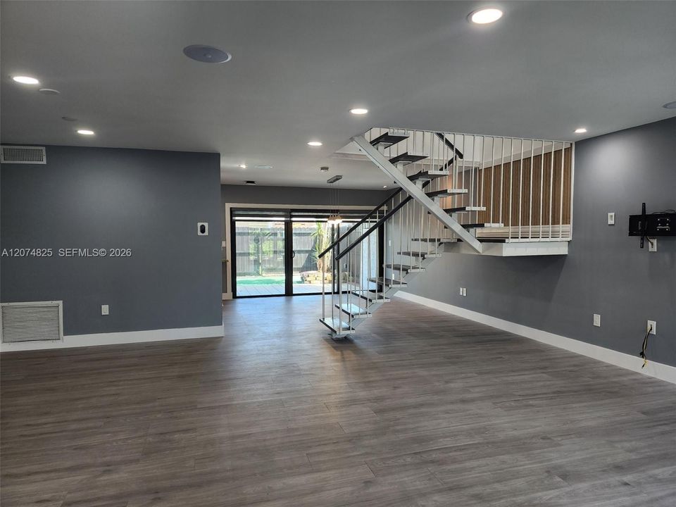For Rent: $3,400 (3 beds, 2 baths, 1770 Square Feet)
