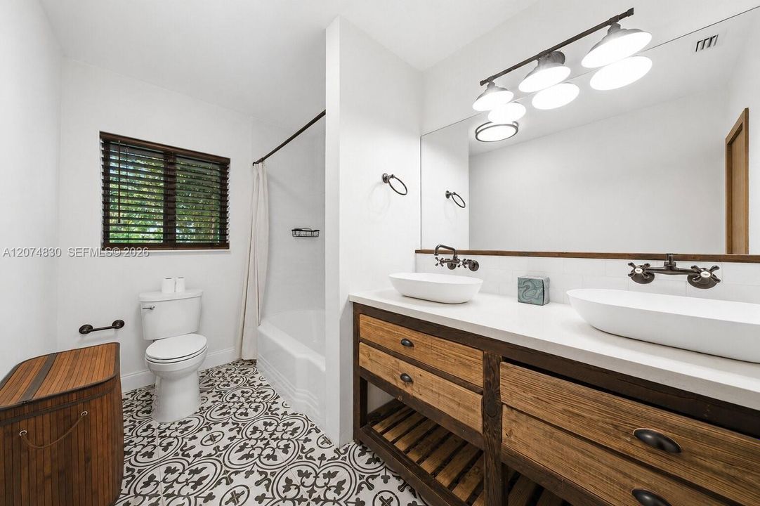 For Rent: $7,950 (4 beds, 3 baths, 2173 Square Feet)