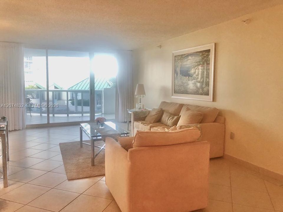 For Rent: $5,800 (2 beds, 2 baths, 1670 Square Feet)