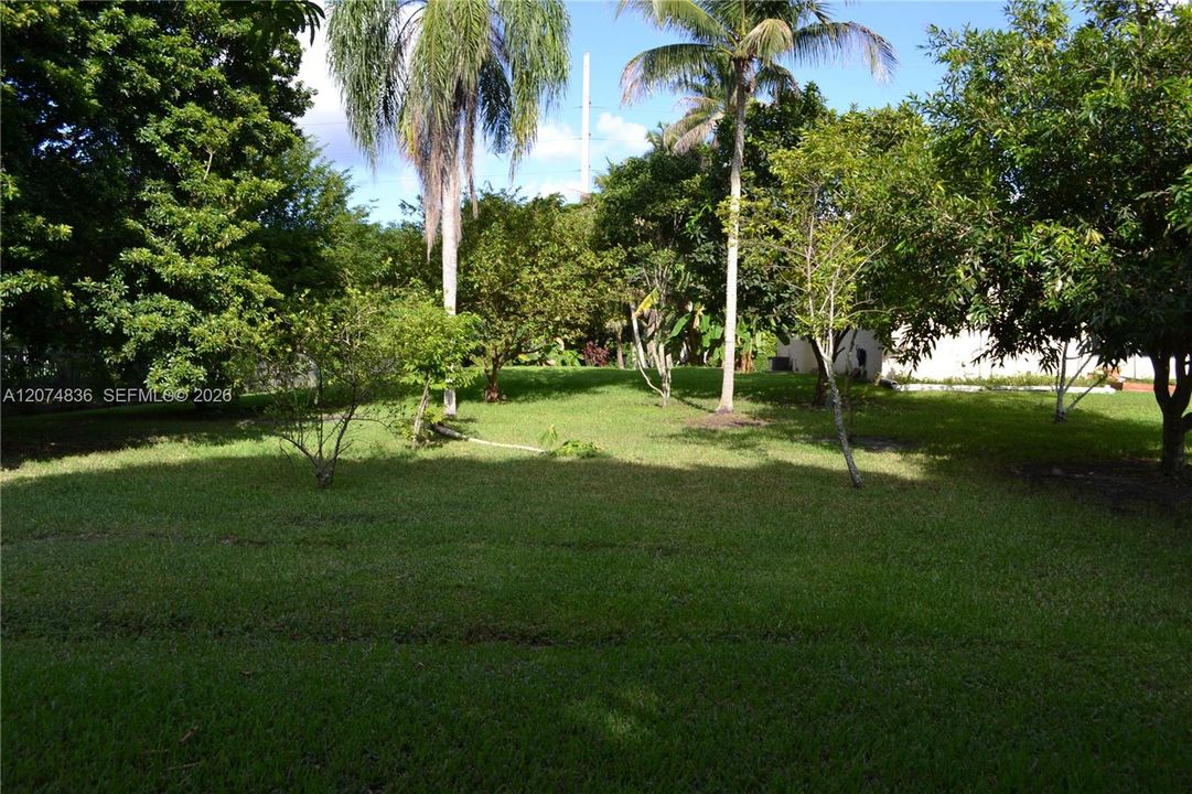 For Sale: $3,200,000 (6 beds, 4 baths, 4052 Square Feet)