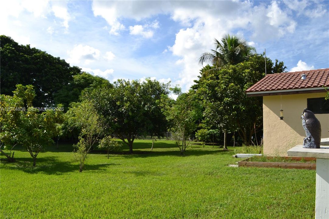 For Sale: $3,200,000 (6 beds, 4 baths, 4052 Square Feet)