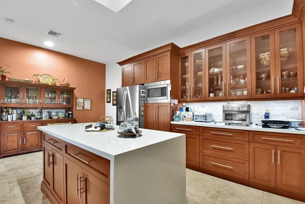 For Sale: $3,200,000 (6 beds, 4 baths, 4052 Square Feet)