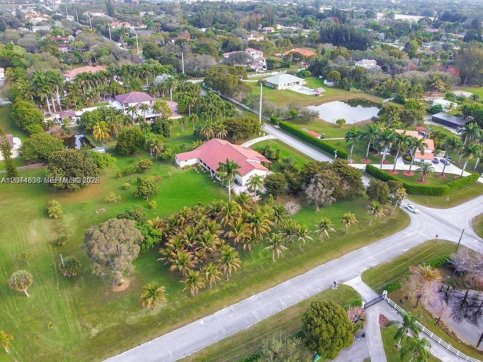 For Sale: $3,200,000 (6 beds, 4 baths, 4052 Square Feet)