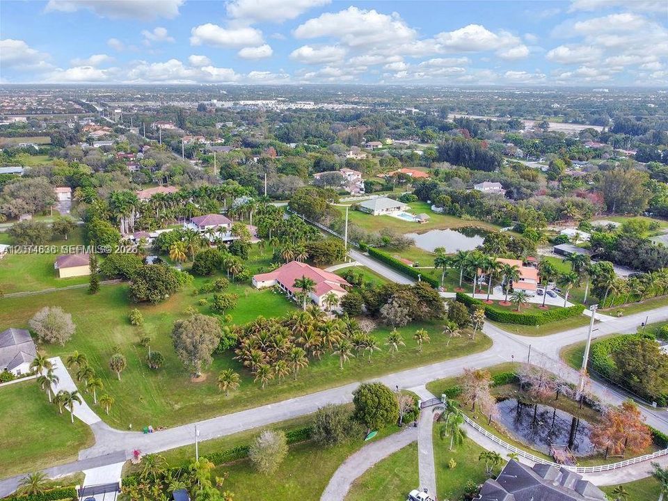 For Sale: $3,200,000 (6 beds, 4 baths, 4052 Square Feet)