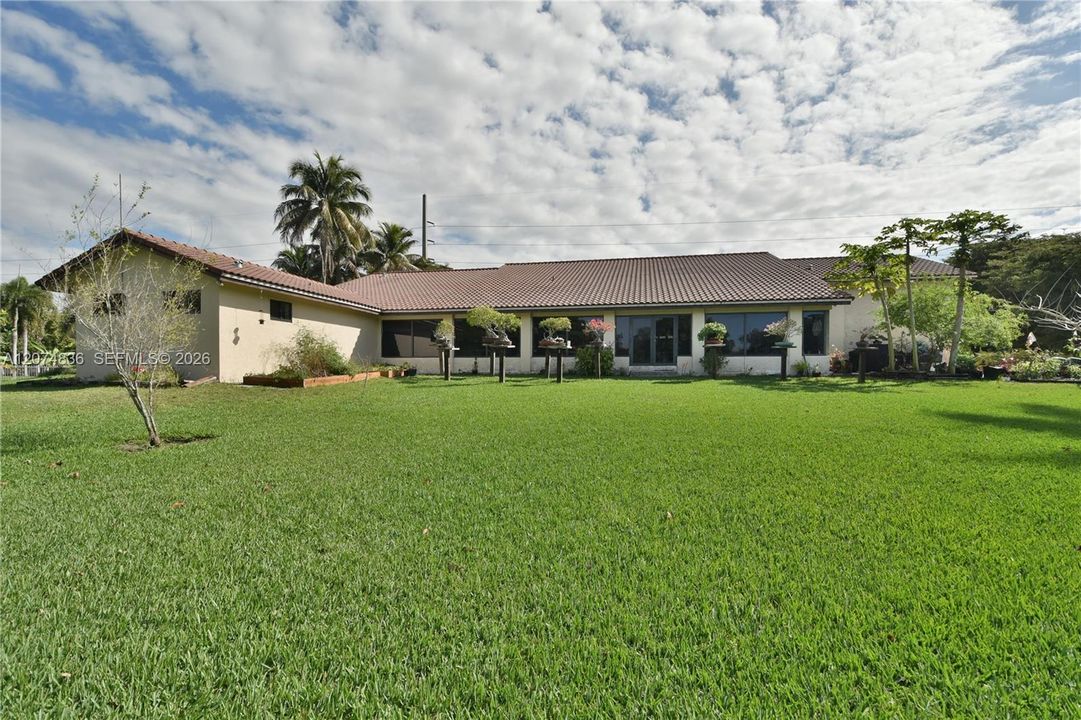 For Sale: $3,200,000 (6 beds, 4 baths, 4052 Square Feet)