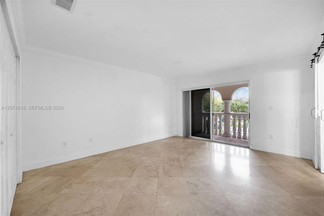 Activo con contrato: $2,900 (3 camas, 2 baños, 1440 Pies cuadrados)