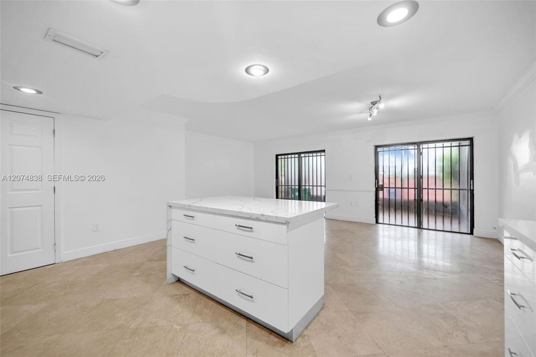 Activo con contrato: $2,900 (3 camas, 2 baños, 1440 Pies cuadrados)
