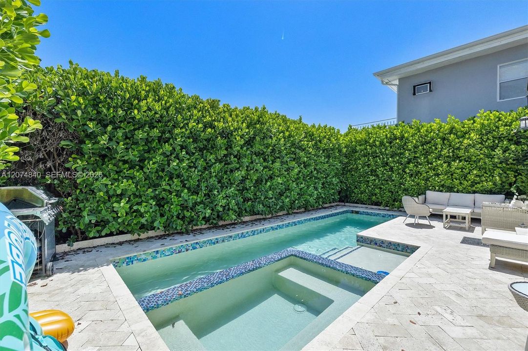 En Venta: $1,800,000 (3 camas, 2 baños, 1982 Pies cuadrados)