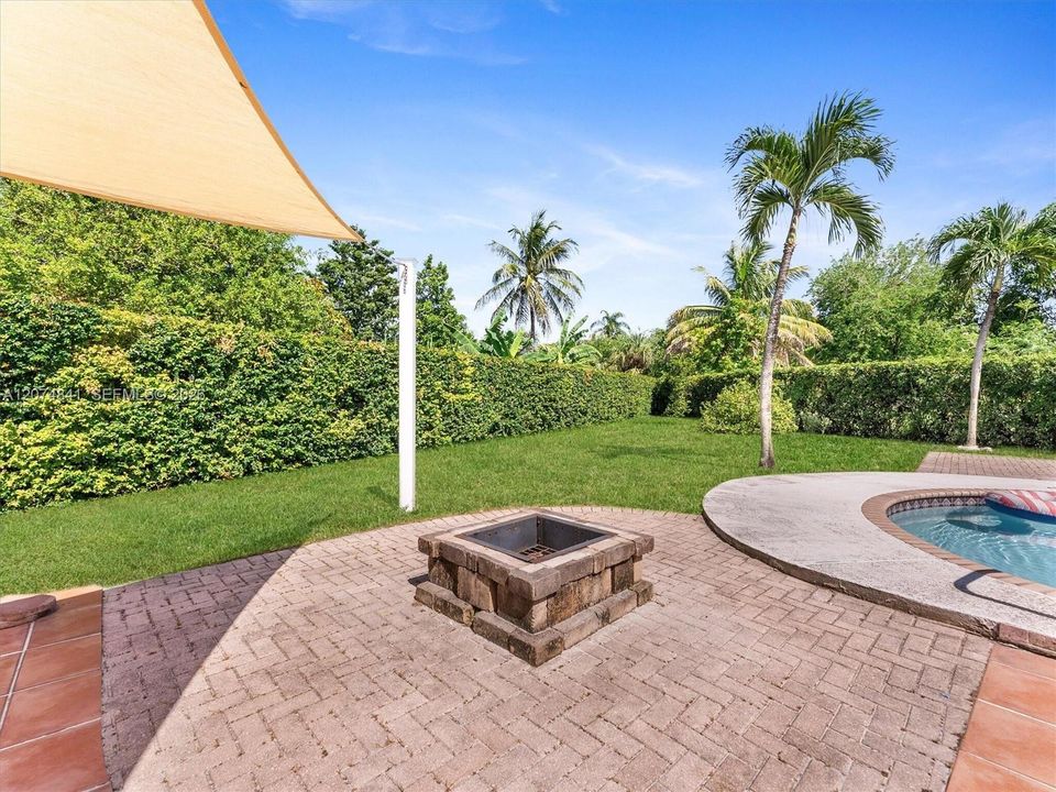 For Sale: $615,000 (3 beds, 2 baths, 1604 Square Feet)