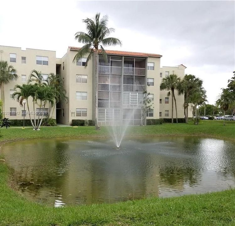 For Sale: $109,500 (1 beds, 1 baths, 830 Square Feet)
