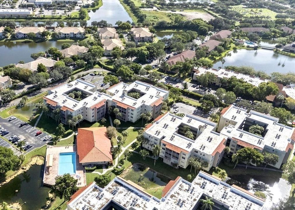 For Sale: $109,500 (1 beds, 1 baths, 830 Square Feet)
