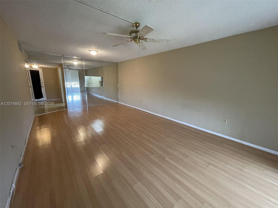 For Sale: $109,500 (1 beds, 1 baths, 830 Square Feet)