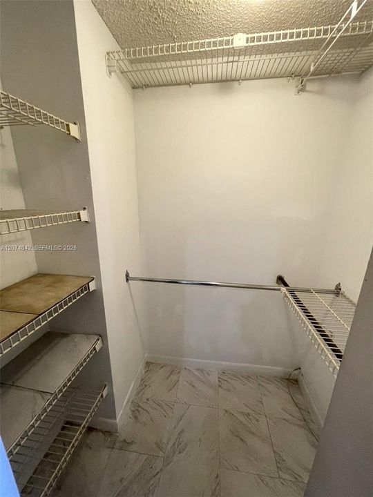 For Sale: $109,500 (1 beds, 1 baths, 830 Square Feet)